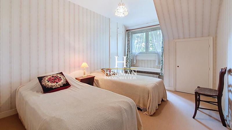 Maison - 245 m² - 10 pièces