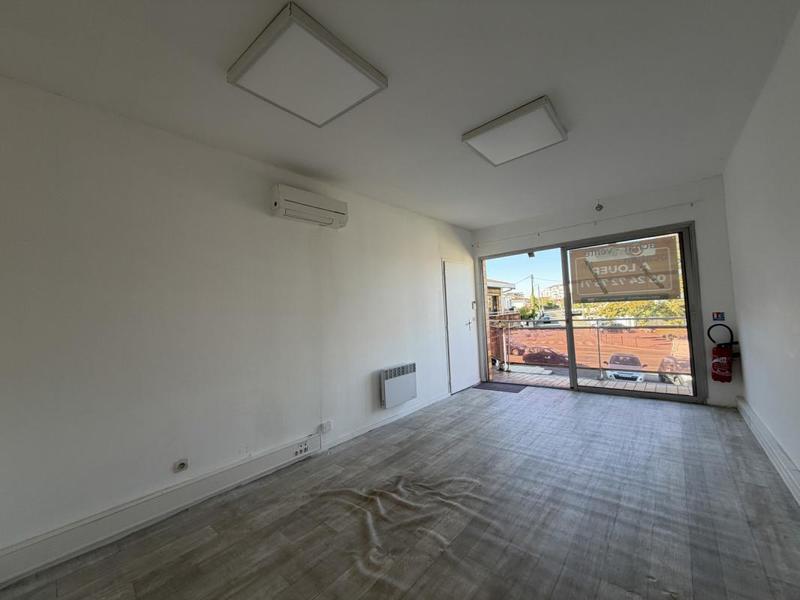 Bureau - 67 m² - 2 pièces