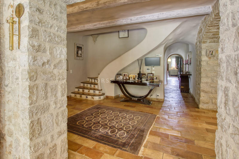 Maison - 600 m² - 20 pièces