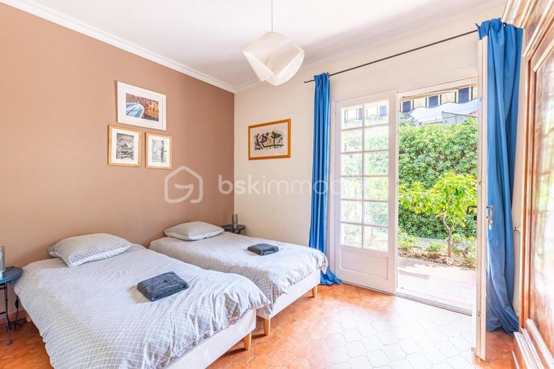 Maison - 259 m² - 9 pièces