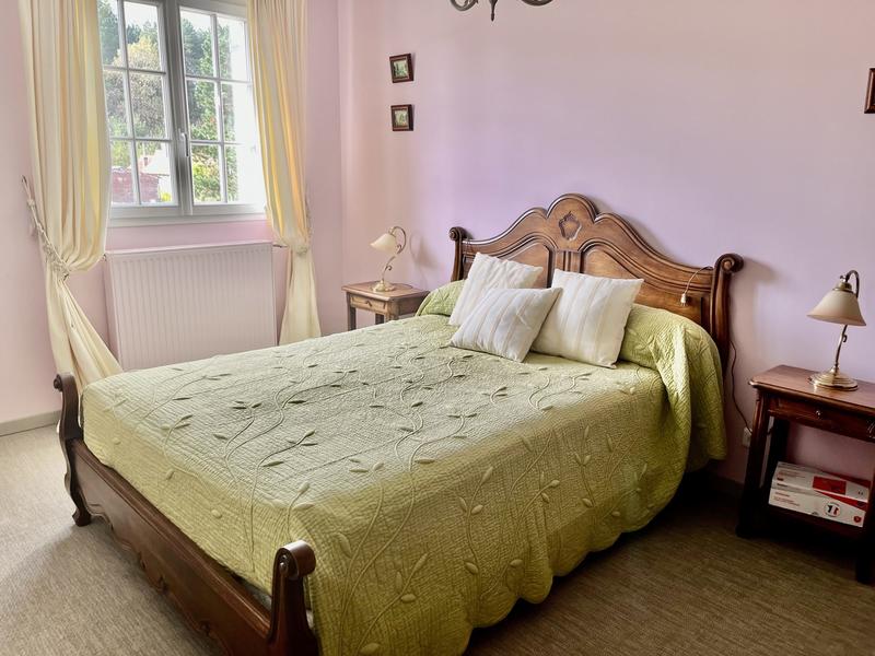 Maison traditionnelle - 221 m² - 7 pièces