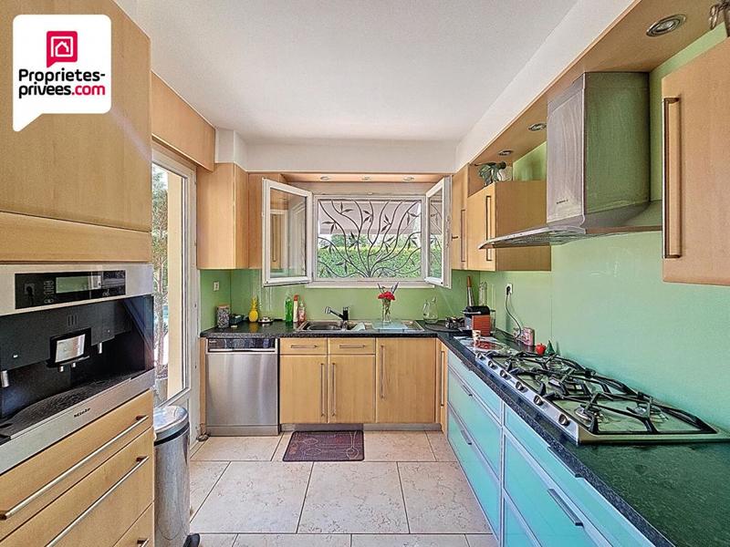 Demeure - 203 m² - 7 pièces