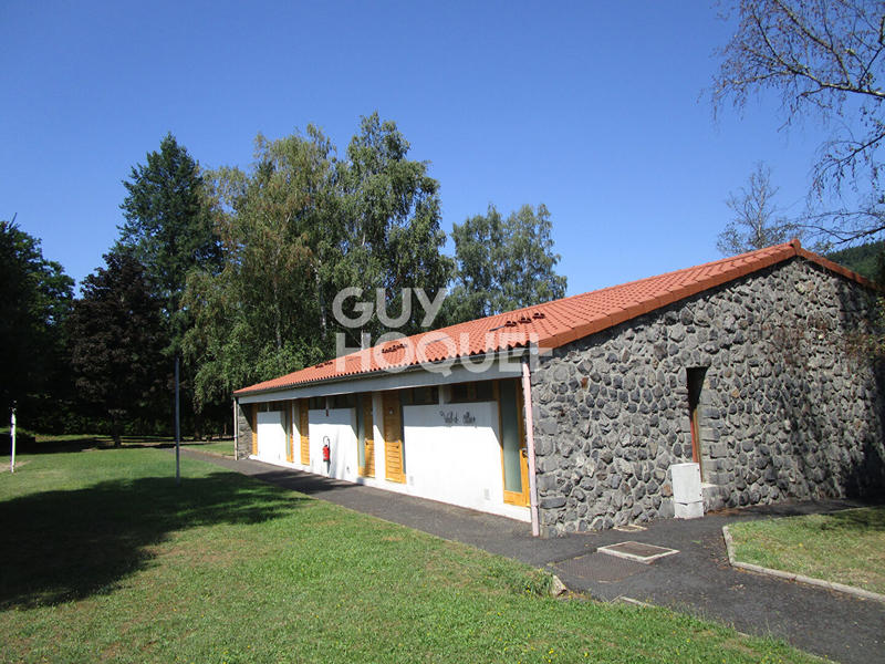 Maison - 500 m² - 99 pièces