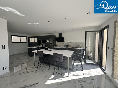 Maison - 290 m² - 6 pièces