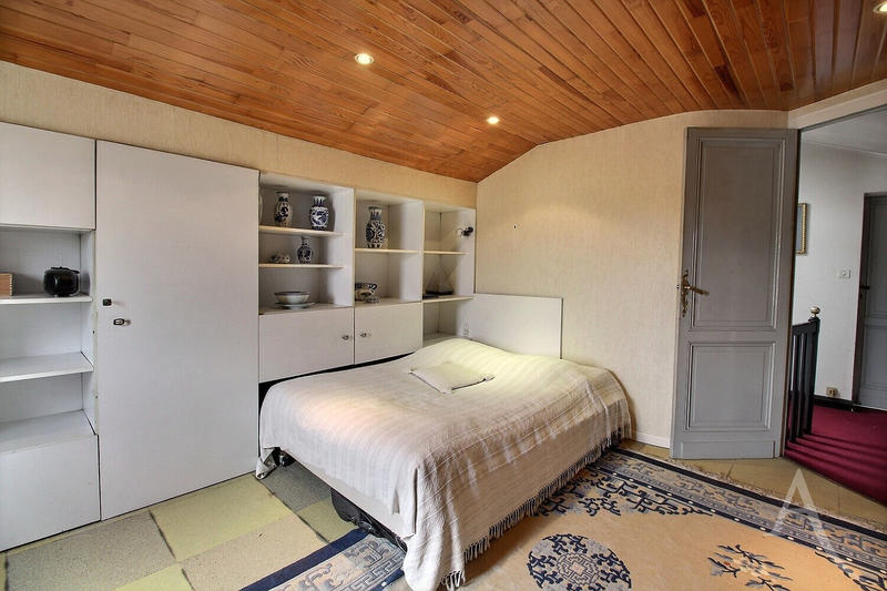 Demeure - 250 m² - 8 pièces