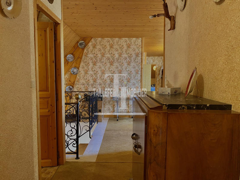 Maison traditionnelle - 300 m² - 9 pièces