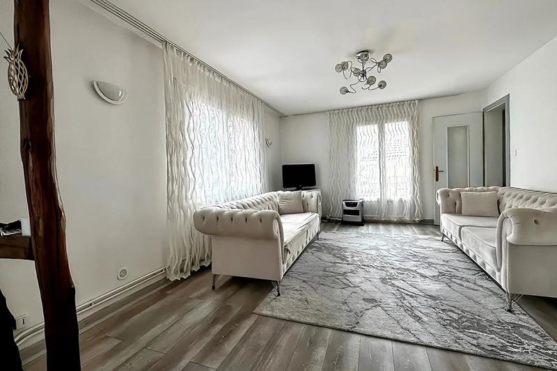 Maison - 165 m² - 8 pièces