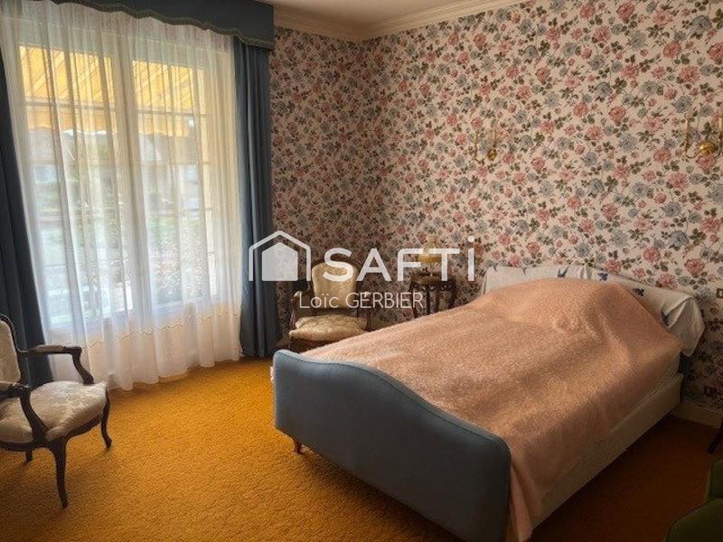 Maison - 360 m² - 10 pièces