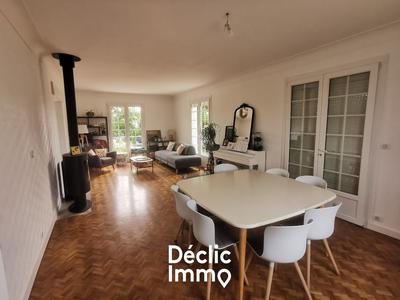 Maison - 205 m² - 8 pièces