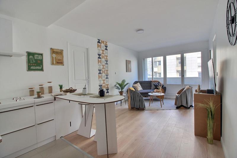 Appartement - 80 m² - 5 pièces