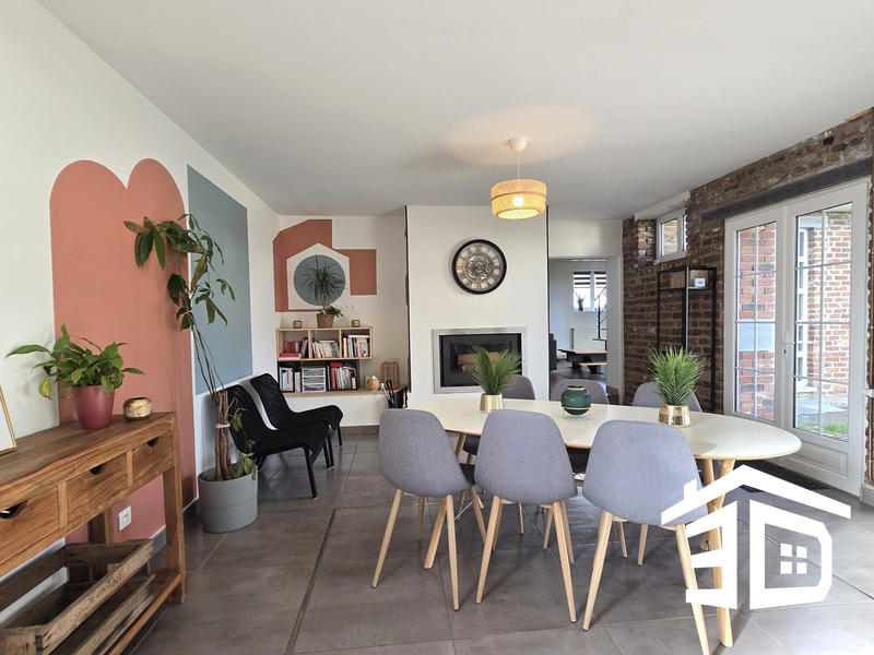 Maison - 180 m² - 8 pièces