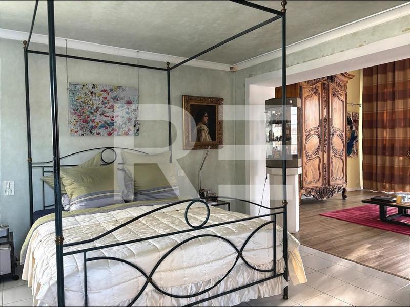 Villa - 323 m² - 8 pièces