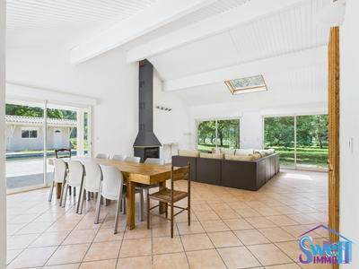 Maison contemporaine - 272 m² - 9 pièces