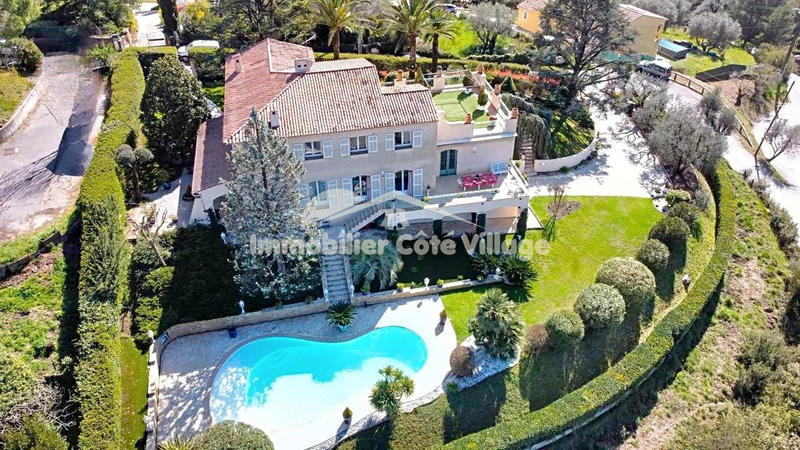 Villa - 276 m² - 8 pièces