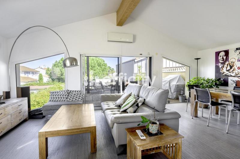 Maison - 202 m² - 6 pièces