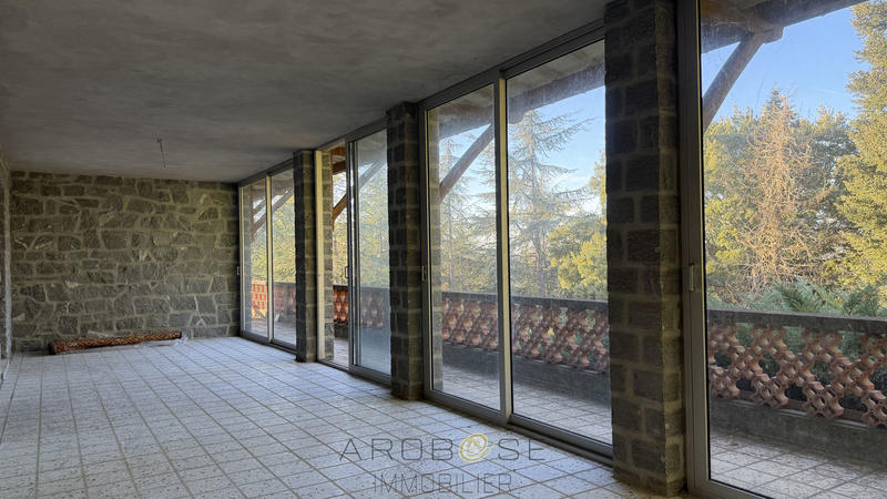 Maison - 300 m² - 7 pièces