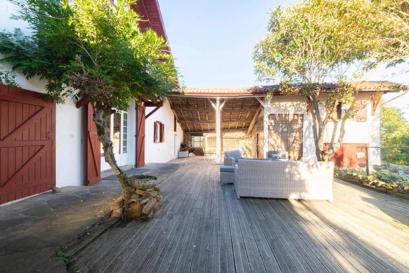 Maison - 235 m² - 5 pièces