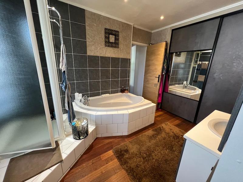 Maison - 192 m² - 3 pièces