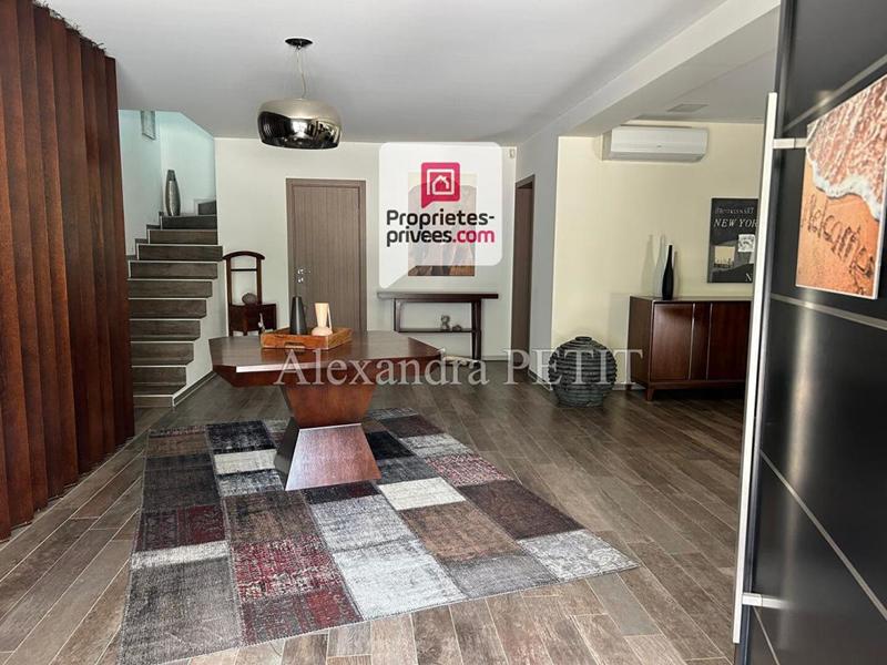 Maison - 257 m² - 7 pièces