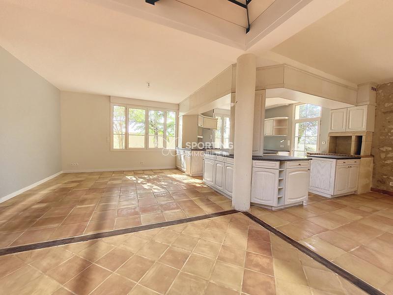 Maison - 400 m² - 8 pièces