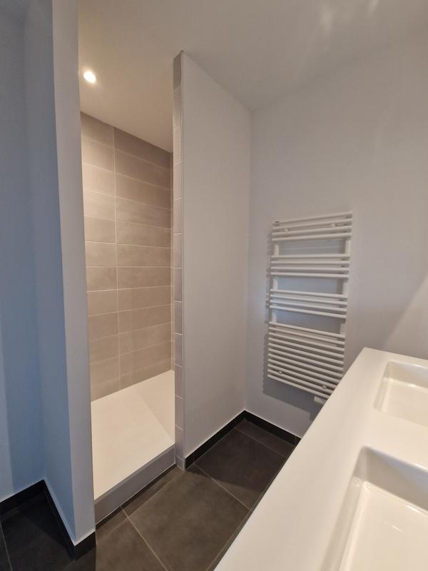 Maison contemporaine - 202 m² - 7 pièces