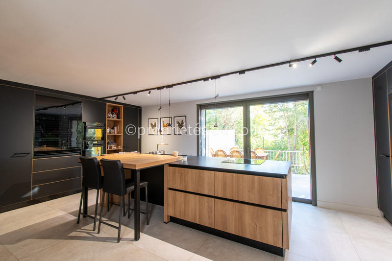 Maison - 210 m² - 5 pièces