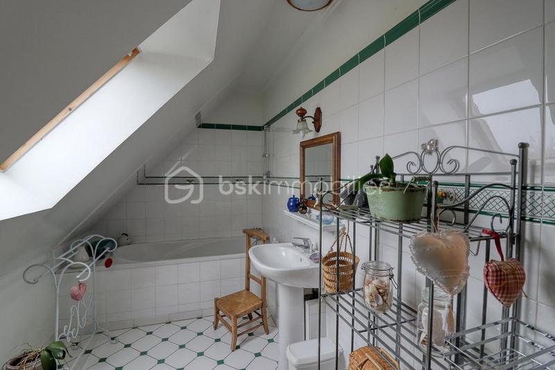 Maison traditionnelle - 193 m² - 8 pièces