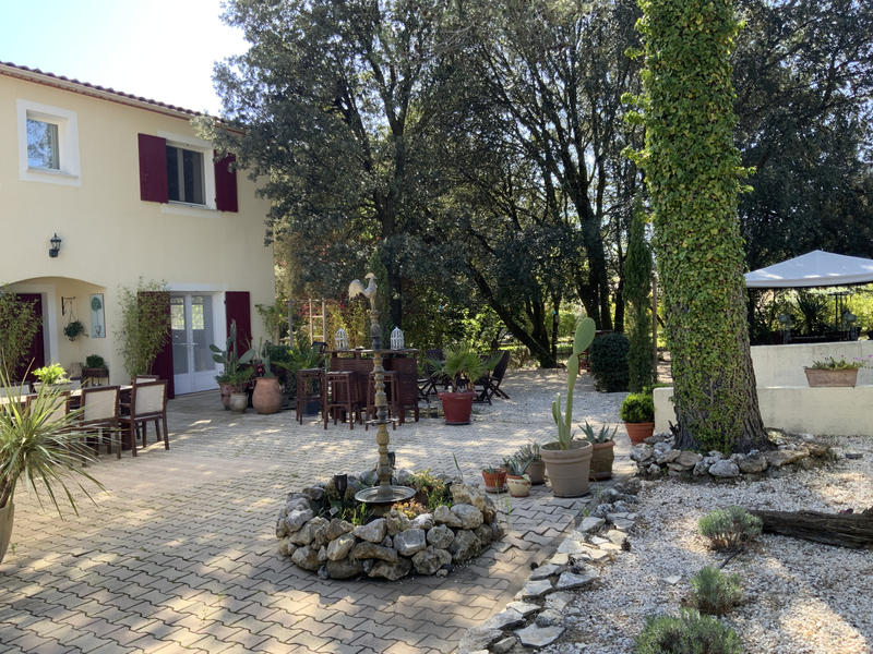 Maison - 275 m² - 10 pièces