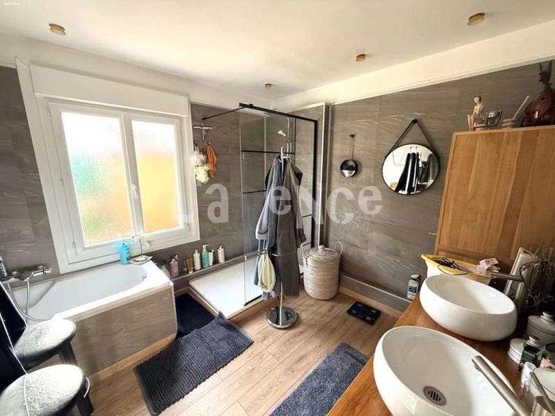 Maison - 110 m² - 6 pièces