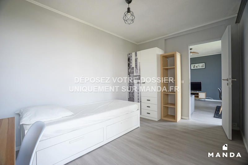 Chambre - 11 m² - 4 pièces