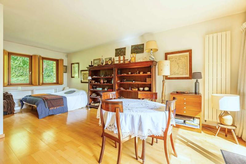 Maison - 230 m² - 6 pièces