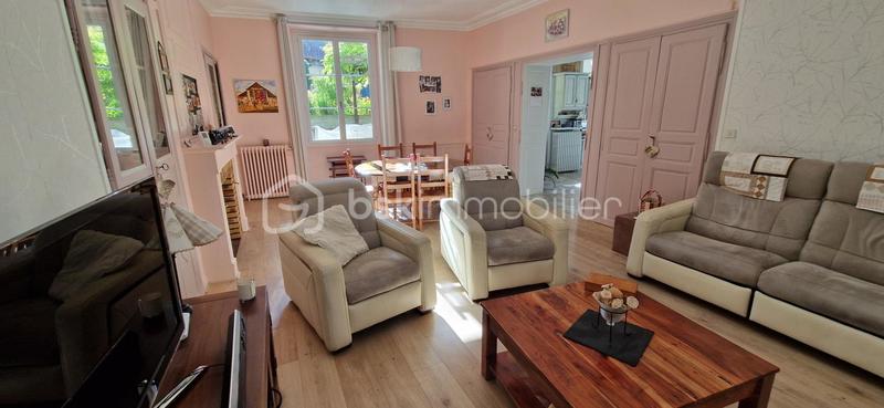 Maison de ville - 211 m² - 9 pièces