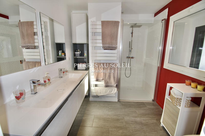 Maison - 230 m² - 8 pièces