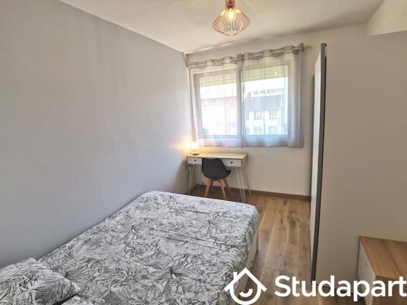 Chambre - 10 m² - 1 pièce