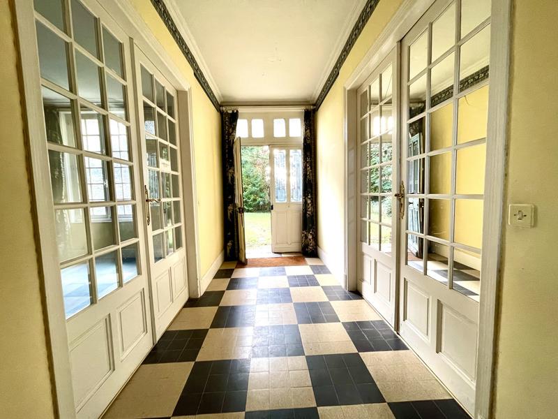 Maison - 274 m² - 12 pièces