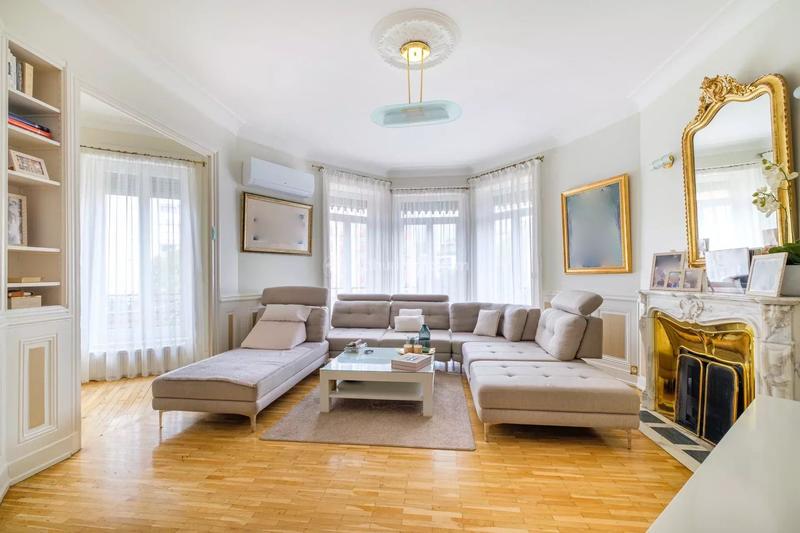 Appartement - 160 m² - 7 pièces