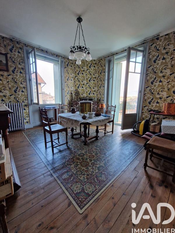 Maison - 223 m² - 12 pièces