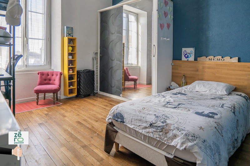 Maison - 230 m² - 10 pièces