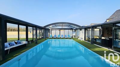 Maison - 260 m² - 11 pièces