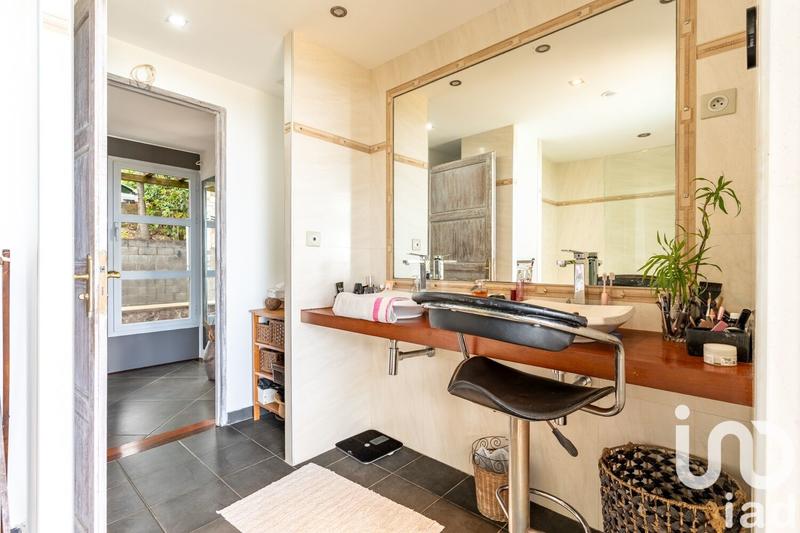 Maison - 274 m² - 8 pièces