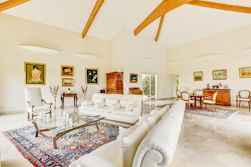 Maison - 408 m² - 7 pièces