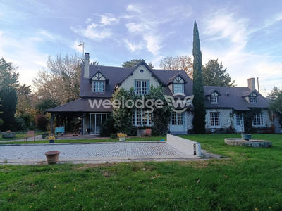 Maison - 239 m² - 10 pièces