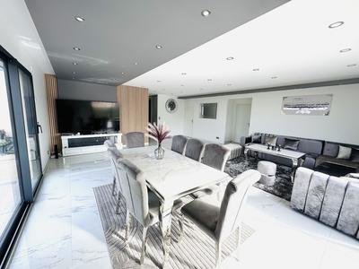 Villa - 150 m² - 5 pièces