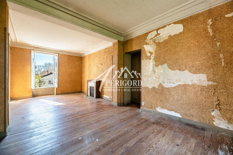 Maison - 311 m² - 15 pièces