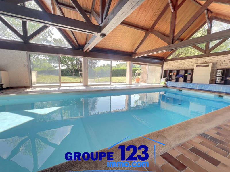 Maison - 373 m² - 8 pièces