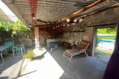 Propriété - 170 m² - 6 pièces