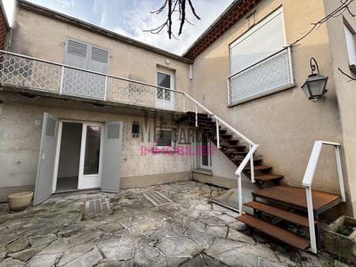 Maison - 312 m² - 9 pièces