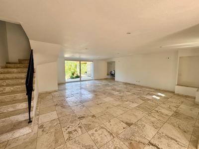 Maison - 205 m² - 5 pièces