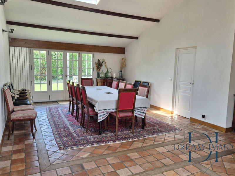 Maison - 270 m² - 10 pièces