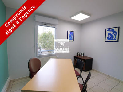 Local d'activités - 94 m² - 5 pièces